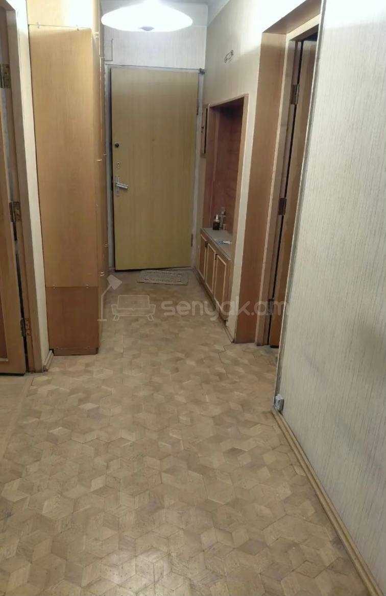 3 Սենյականոց Բնակարան Քարե Շենքում, 95քմ, 5/5 հարկ, Նորմալ Վիճակում