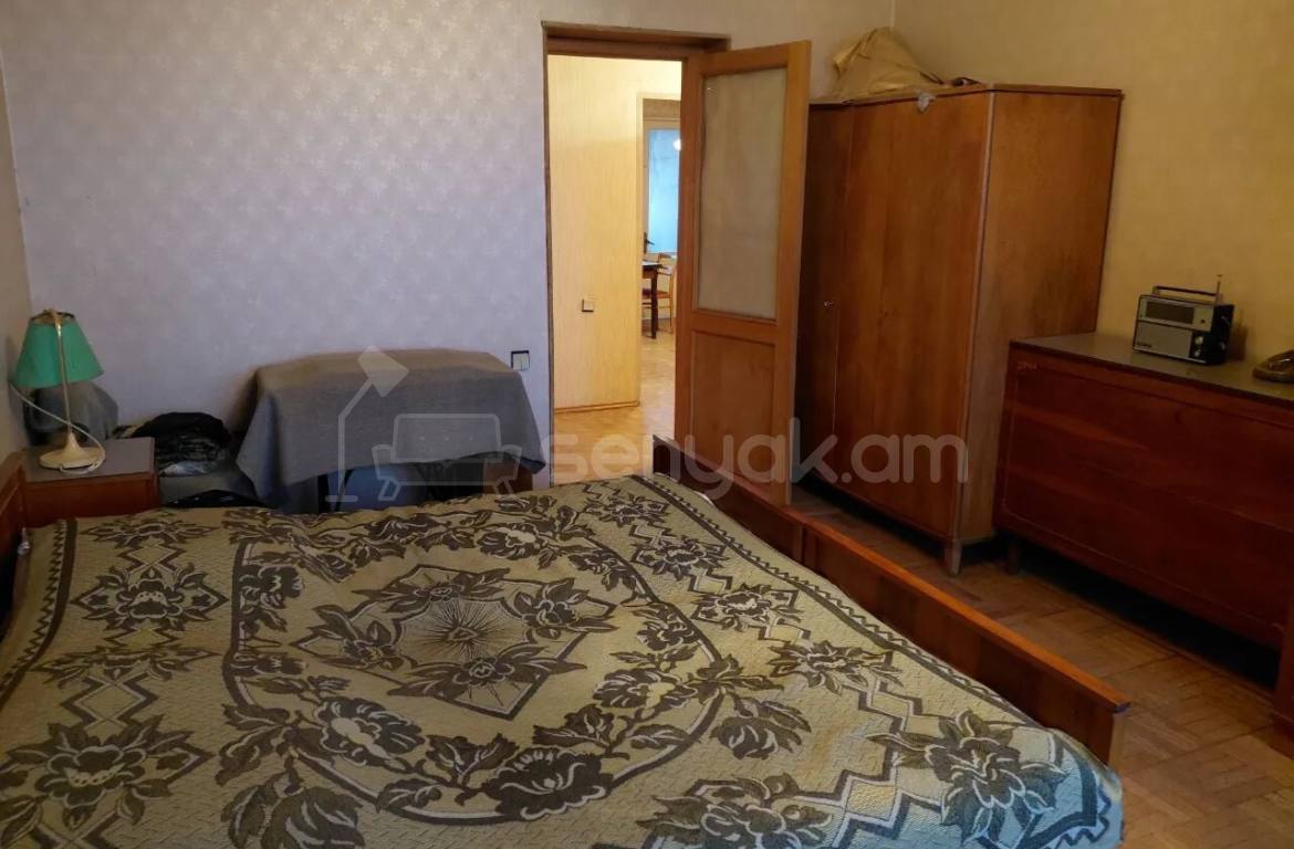 3 Սենյականոց Բնակարան Քարե Շենքում, 95քմ, 5/5 հարկ, Նորմալ Վիճակում