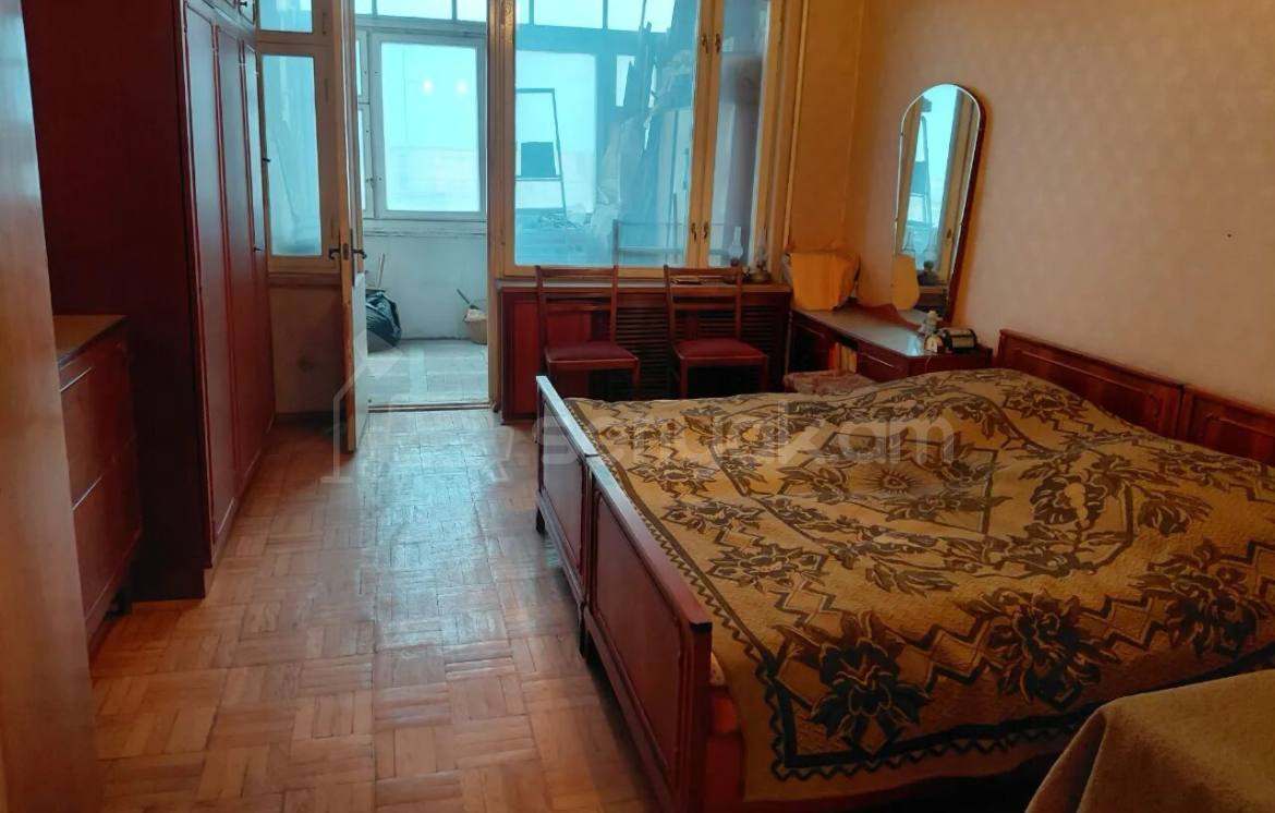 3 Սենյականոց Բնակարան Քարե Շենքում, 95քմ, 5/5 հարկ, Նորմալ Վիճակում