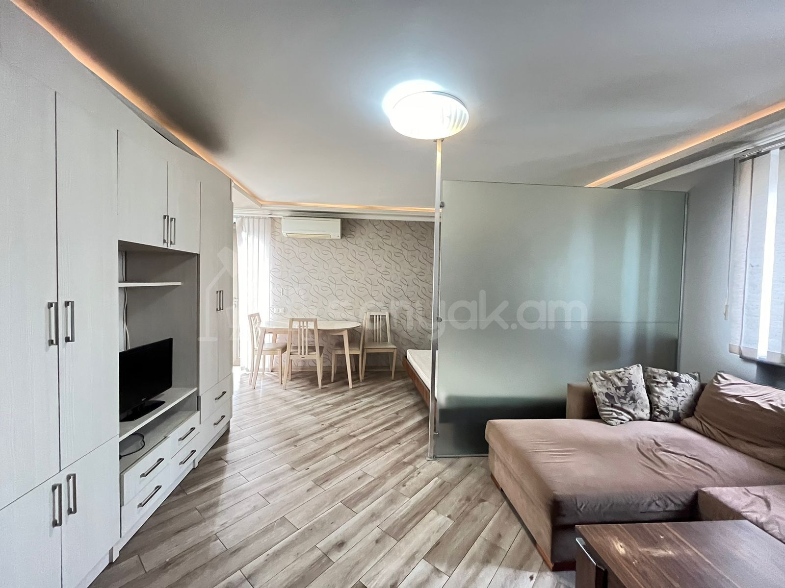 1 Սենյականոց Բնակարան Քարե Շենքում, 30քմ, 4/5 հարկ, Կապիտալ Վերանորոգված, Կահավորված, Արևկող