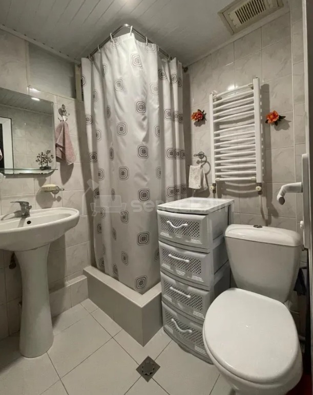 3 Սենյականոց Բնակարան Քարե Շենքում, 60քմ, 4/4 հարկ, Կապիտալ Վերանորոգված