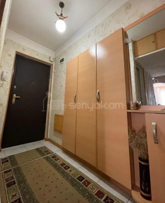 3 Սենյականոց Բնակարան Քարե Շենքում, 60քմ, 4/4 հարկ, Կապիտալ Վերանորոգված