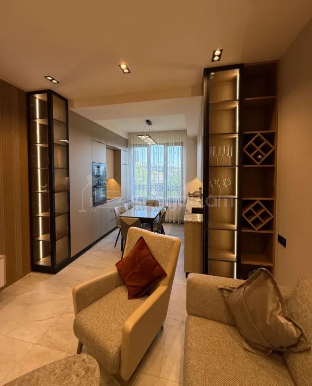 2 Սենյականոց Բնակարան Քարե Շենքում, 55քմ, 4/5 հարկ, Դիզայներական Վերանորոգված