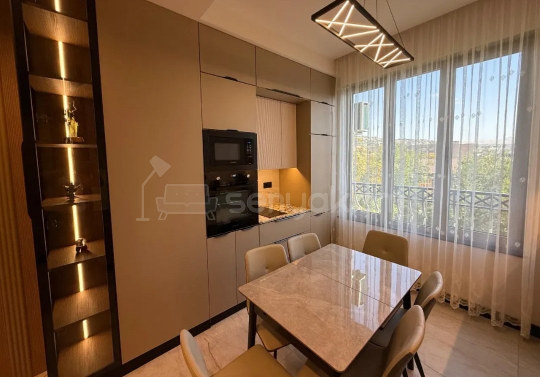 2 Սենյականոց Բնակարան Քարե Շենքում, 55քմ, 4/5 հարկ, Դիզայներական Վերանորոգված