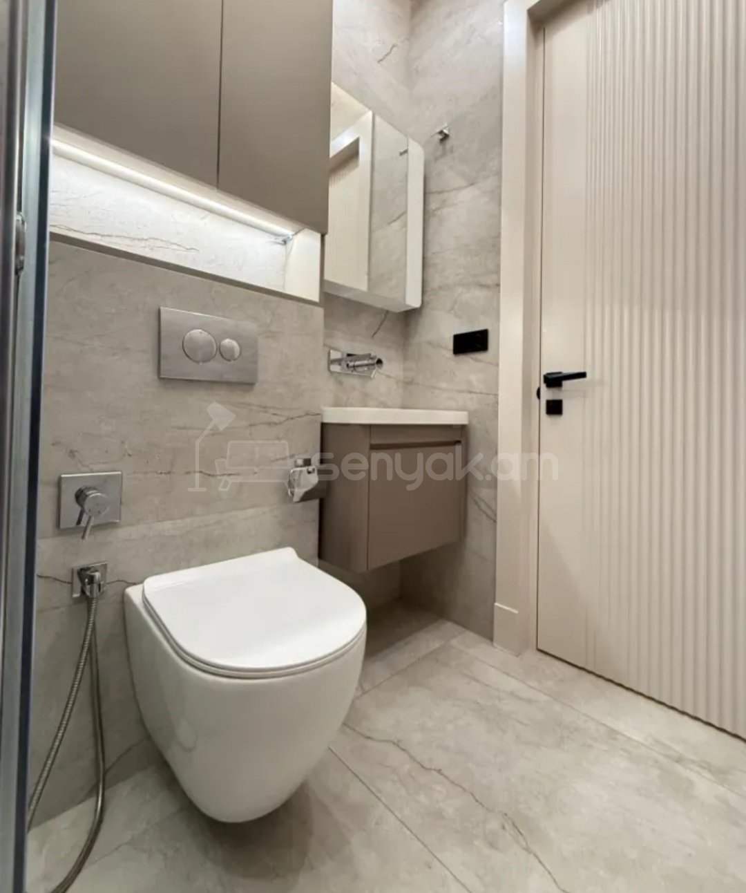 2 Սենյականոց Բնակարան Քարե Շենքում, 55քմ, 4/5 հարկ, Դիզայներական Վերանորոգված