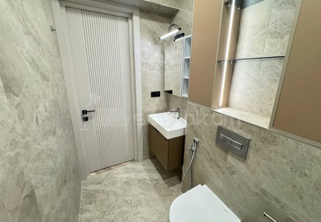 2 Սենյականոց Բնակարան, 42քմ, 3/8 հարկ, Դիզայներական Վերանորոգված