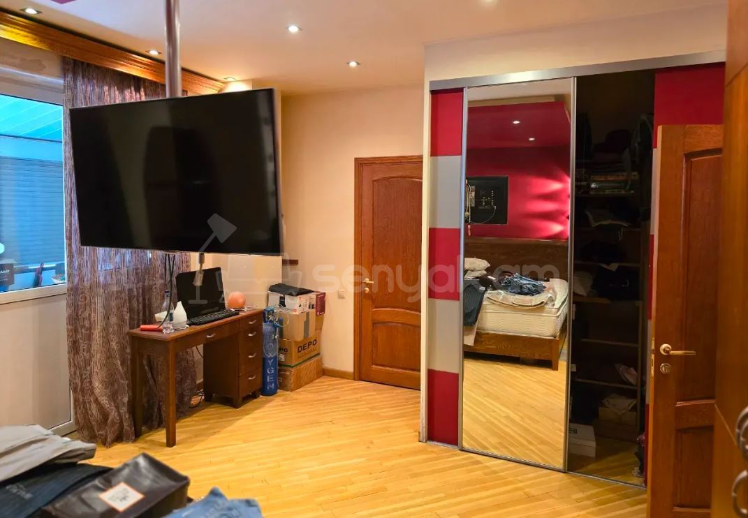 5 Սենյականոց Բնակարան Քարե Շենքում, 185քմ, 4/4 հարկ, Կապիտալ Վերանորոգված