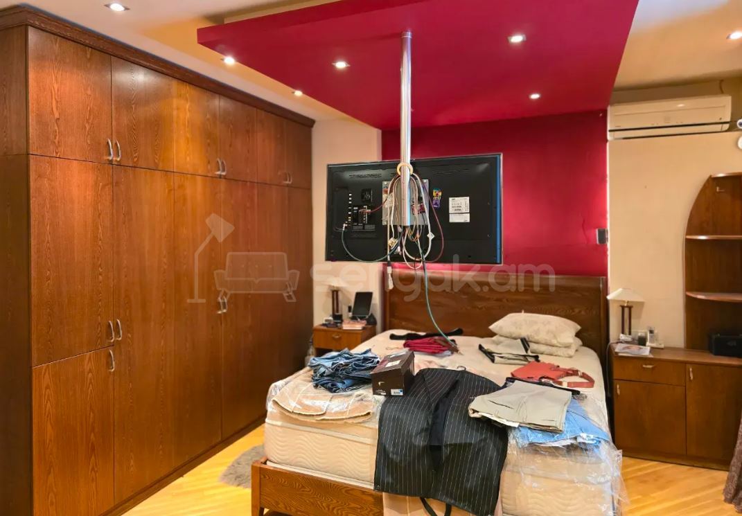 5 Սենյականոց Բնակարան Քարե Շենքում, 185քմ, 4/4 հարկ, Կապիտալ Վերանորոգված