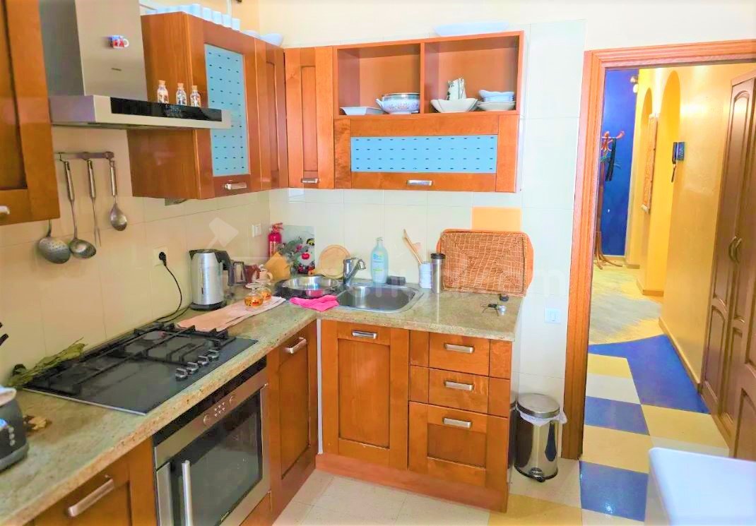 5 Սենյականոց Բնակարան Քարե Շենքում, 185քմ, 4/4 հարկ, Կապիտալ Վերանորոգված