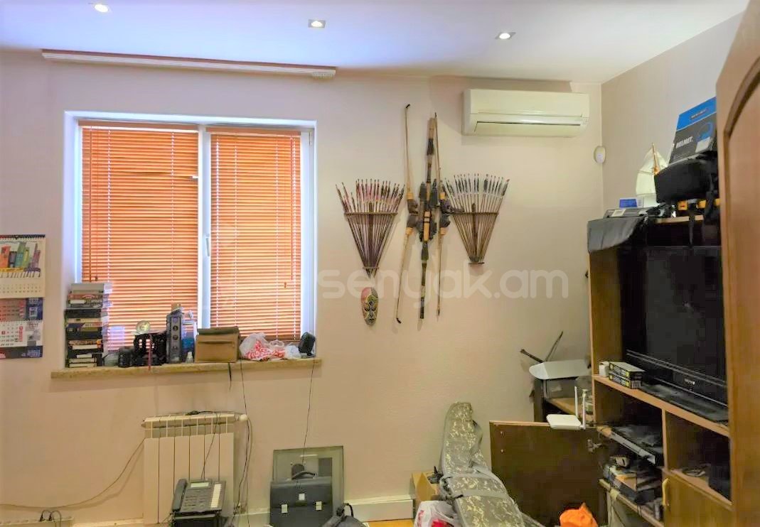 5 Սենյականոց Բնակարան Քարե Շենքում, 185քմ, 4/4 հարկ, Կապիտալ Վերանորոգված