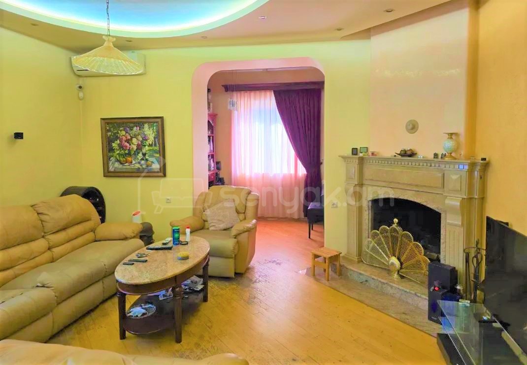 5 Սենյականոց Բնակարան Քարե Շենքում, 185քմ, 4/4 հարկ, Կապիտալ Վերանորոգված