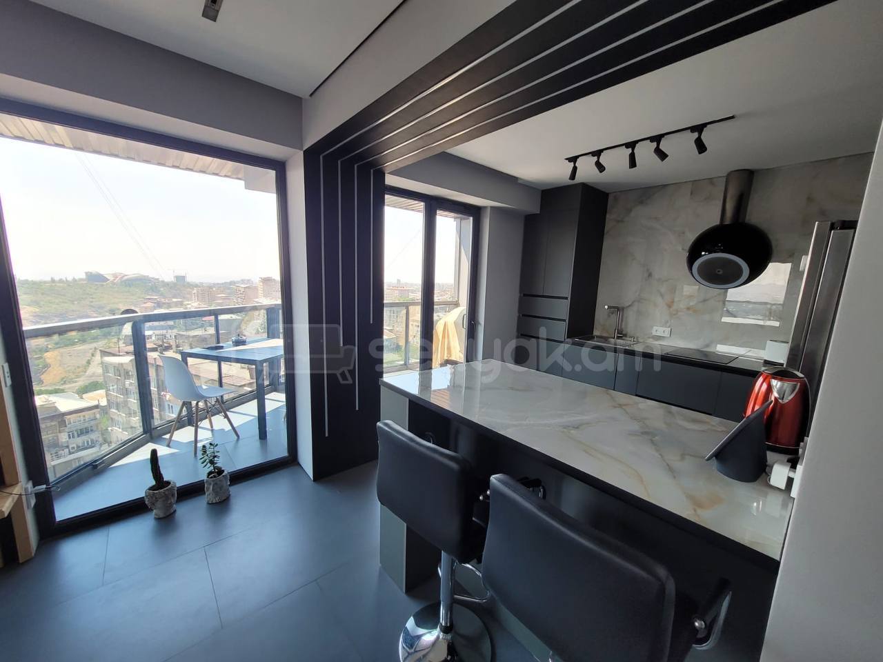 3 Սենյականոց Բնակարան Նորակառույցում, 95քմ, 11/14 հարկ, Դիզայներական Վերանորոգված