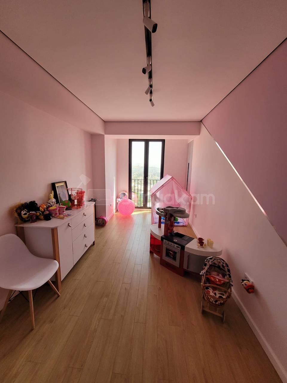 3 Սենյականոց Բնակարան Նորակառույցում, 95քմ, 11/14 հարկ, Դիզայներական Վերանորոգված