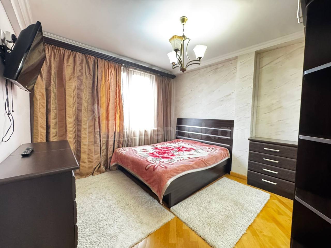 3 Սենյականոց Բնակարան, 100քմ, 3/5 հարկ, Նորմալ Վիճակում, Կահավորված, Արևկող