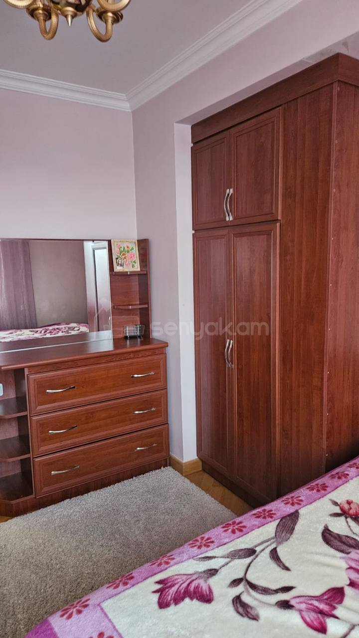 3 Սենյականոց Բնակարան, 100քմ, 3/5 հարկ, Նորմալ Վիճակում, Կահավորված, Արևկող