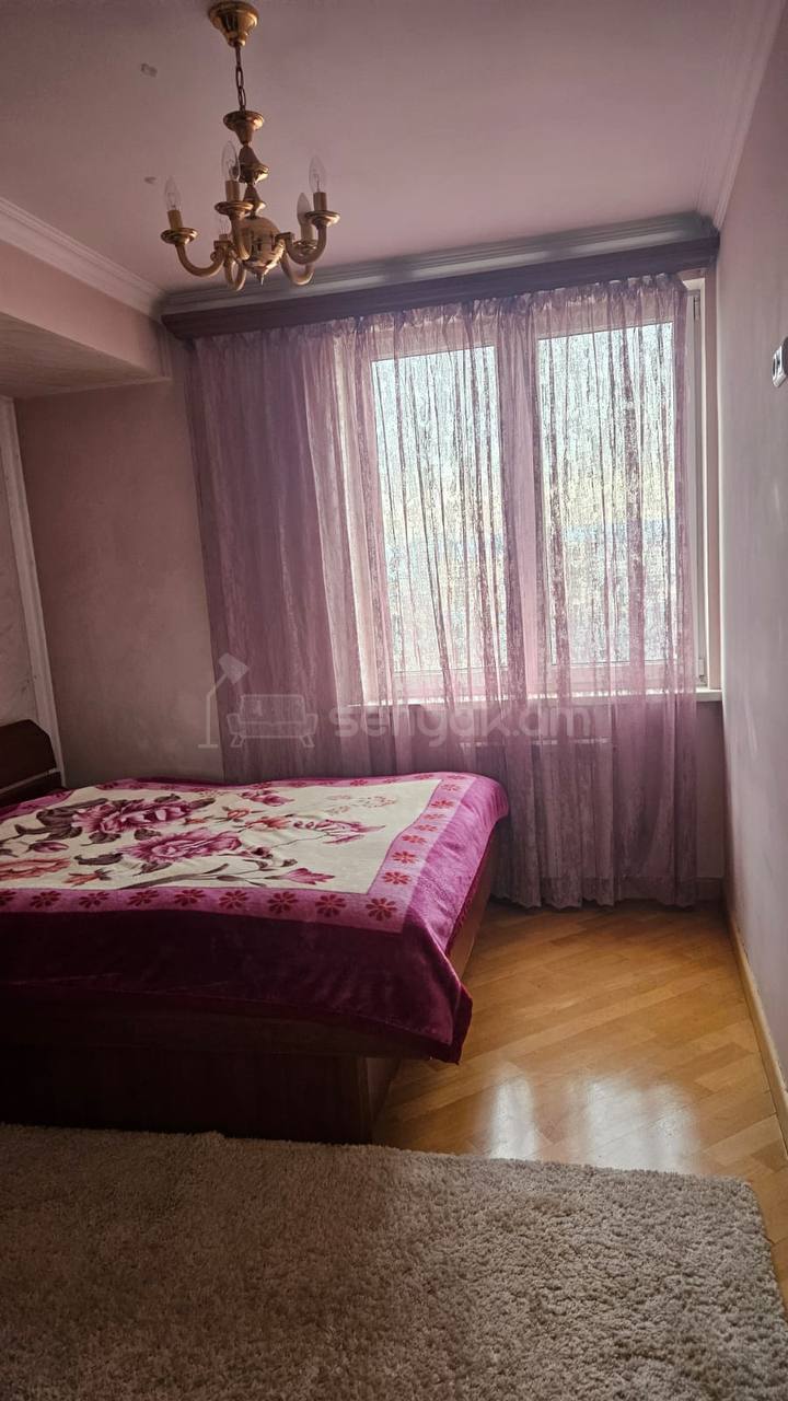 3 Սենյականոց Բնակարան, 100քմ, 3/5 հարկ, Նորմալ Վիճակում, Կահավորված, Արևկող