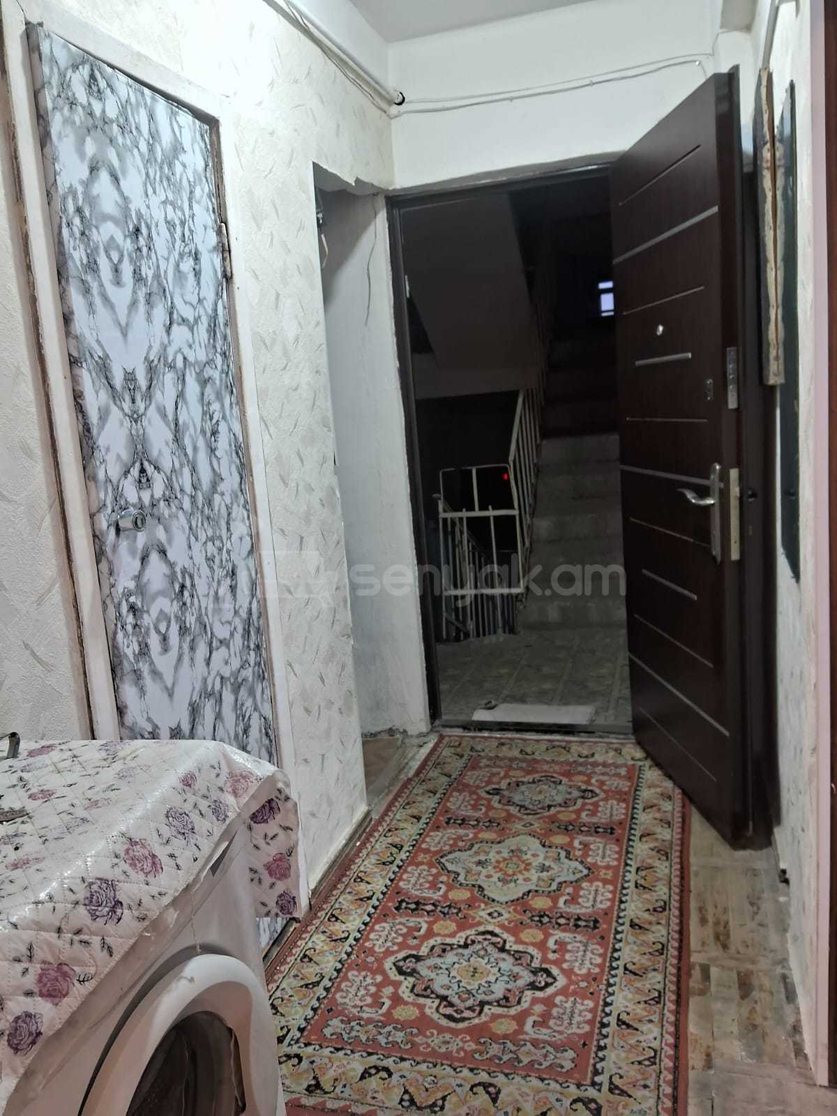 1 Սենյականոց Բնակարան, 40քմ, 9/9 հարկ, Նորմալ Վիճակում