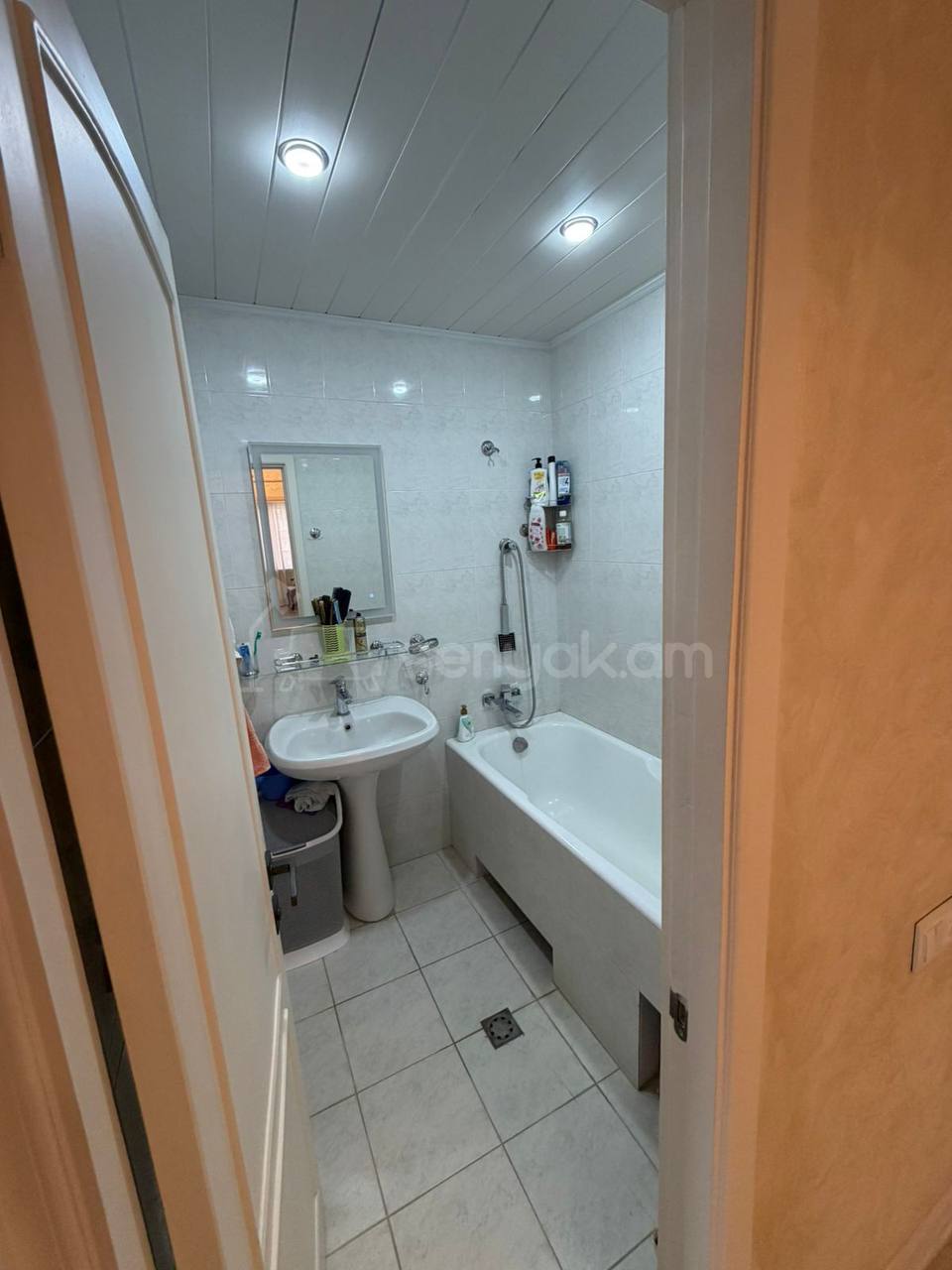 3 Սենյականոց Բնակարան, 82քմ, 6/14 հարկ, Նորմալ Վիճակում