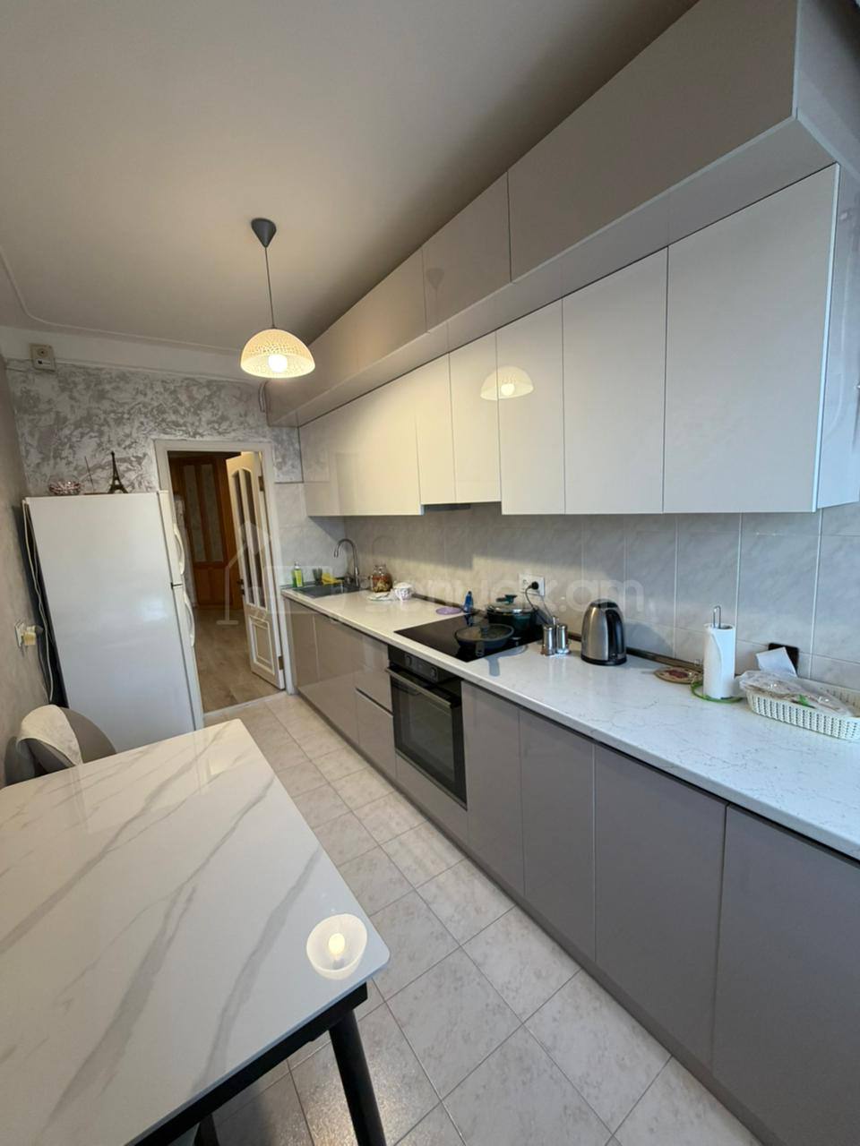 3 Սենյականոց Բնակարան, 82քմ, 6/14 հարկ, Նորմալ Վիճակում