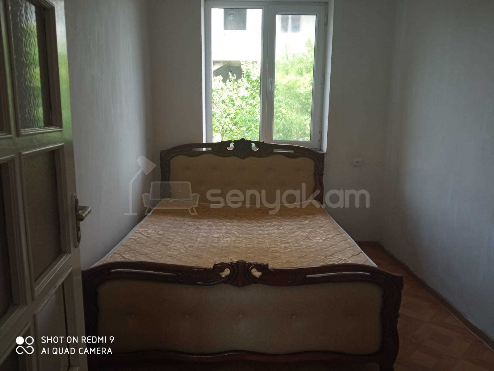 2 Սենյականոց Բնակարան Քարե Շենքում, 50քմ, 2/2 հարկ, Նորմալ Վիճակում, Կահավորված, Արևկող