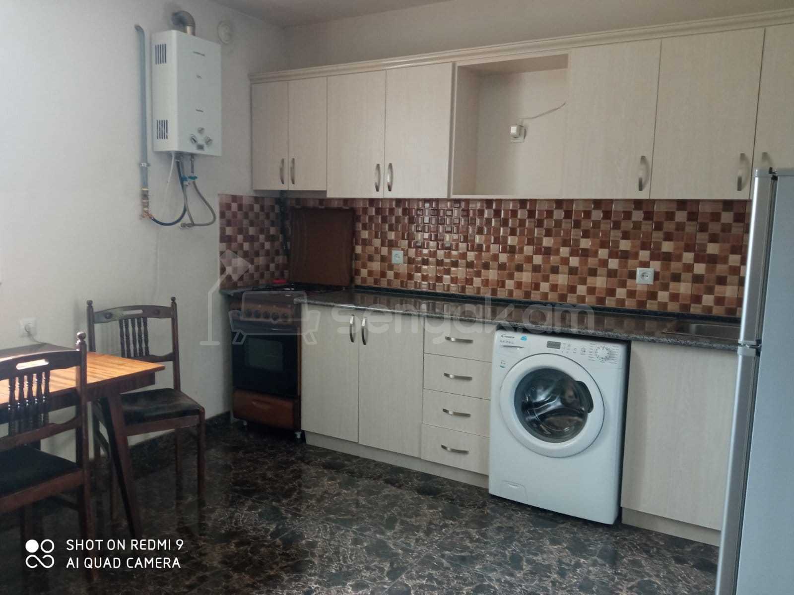 2 Սենյականոց Բնակարան Քարե Շենքում, 50քմ, 2/2 հարկ, Նորմալ Վիճակում, Կահավորված, Արևկող