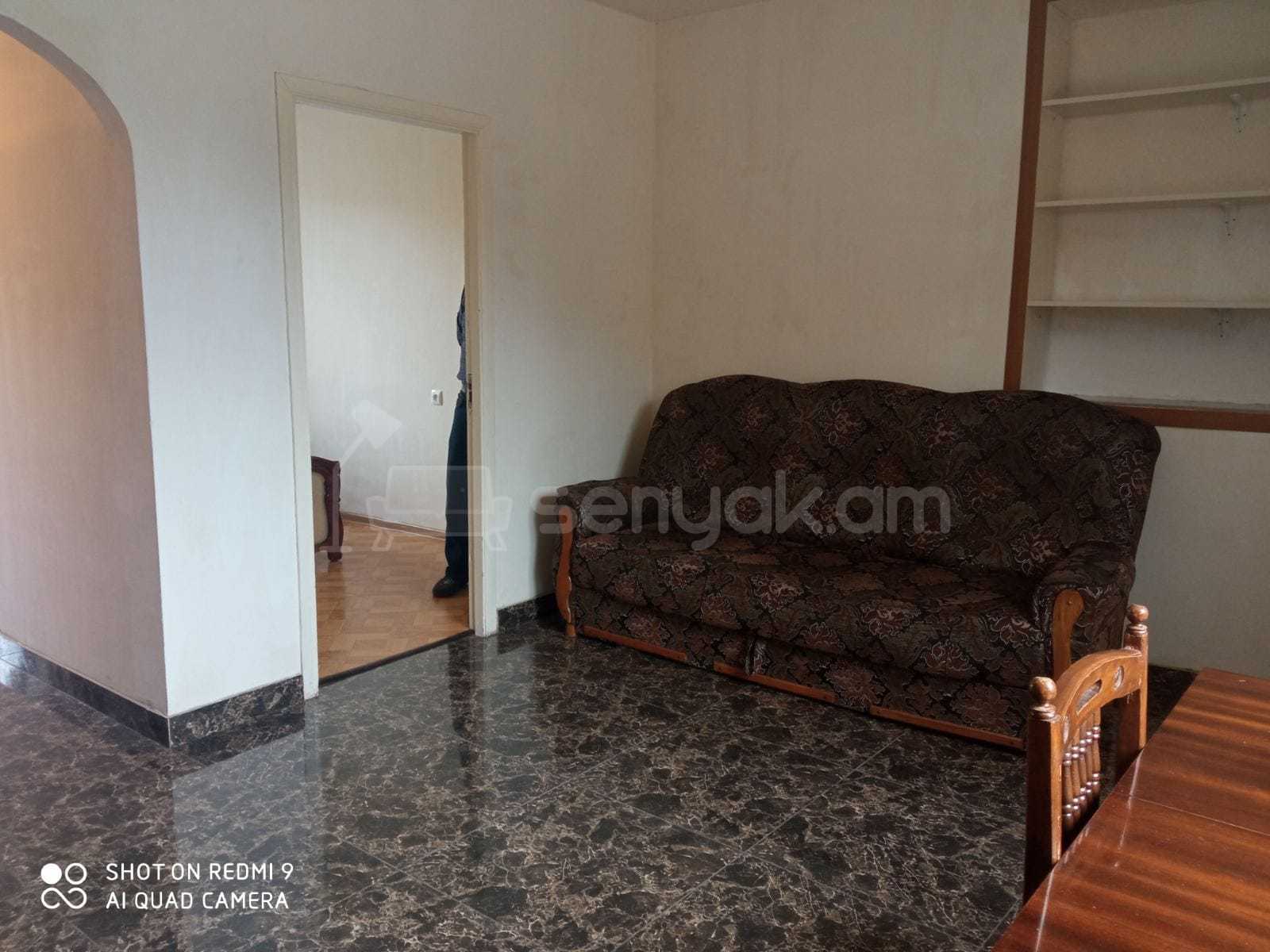 2 Սենյականոց Բնակարան Քարե Շենքում, 50քմ, 2/2 հարկ, Նորմալ Վիճակում, Կահավորված, Արևկող