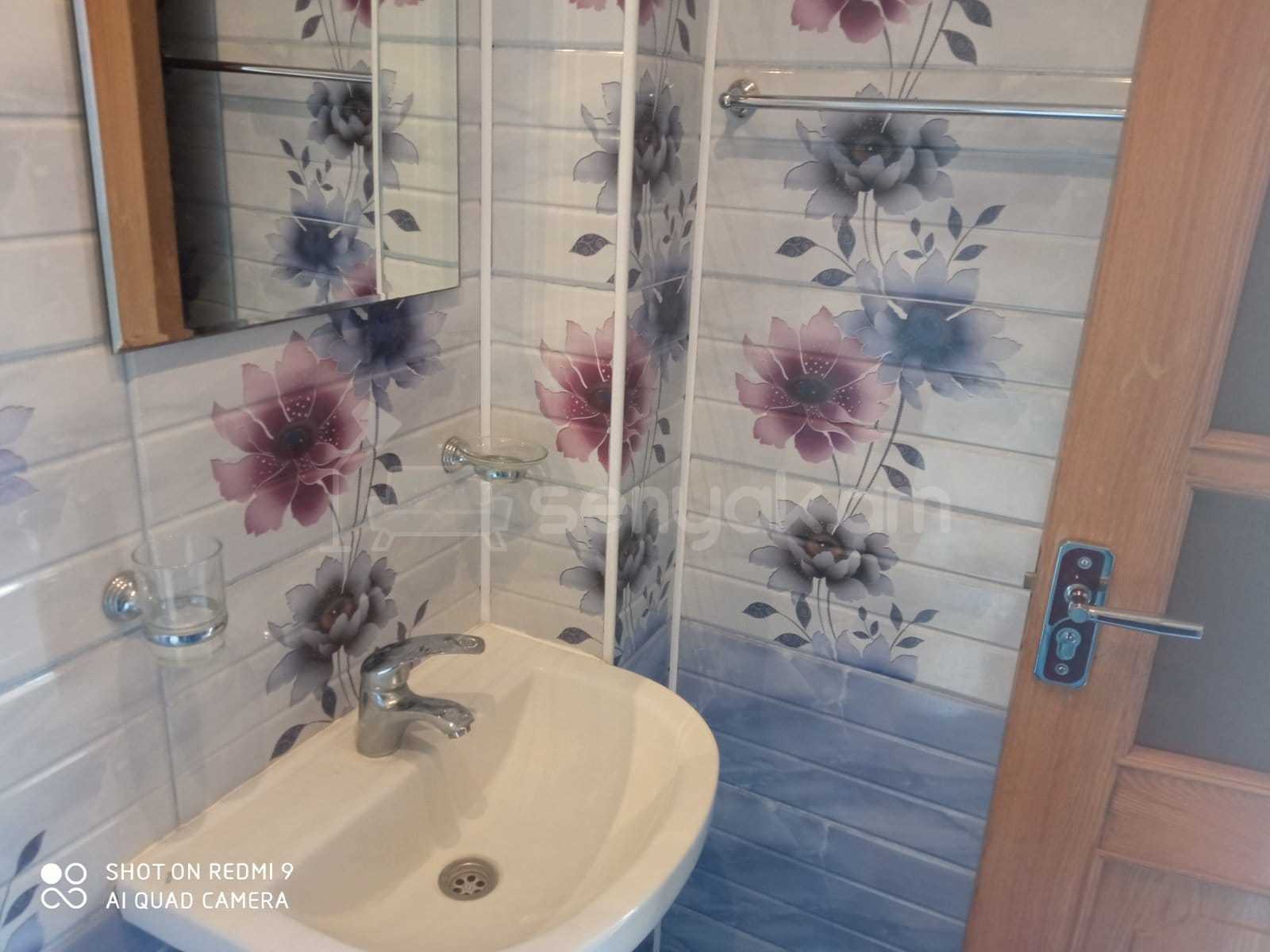 2 Սենյականոց Բնակարան Քարե Շենքում, 50քմ, 2/2 հարկ, Նորմալ Վիճակում, Կահավորված, Արևկող