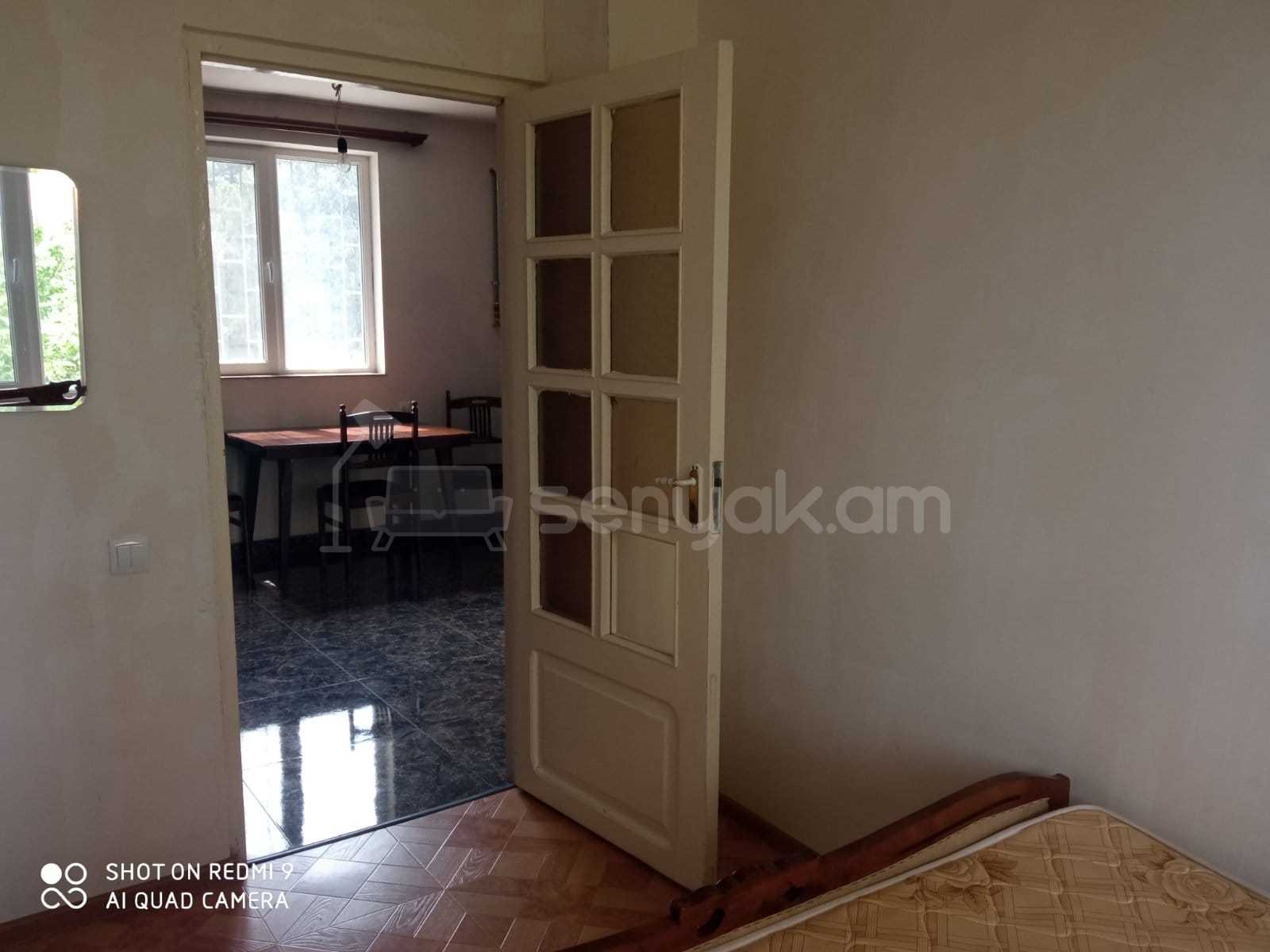 2 Սենյականոց Բնակարան Քարե Շենքում, 50քմ, 2/2 հարկ, Նորմալ Վիճակում, Կահավորված, Արևկող