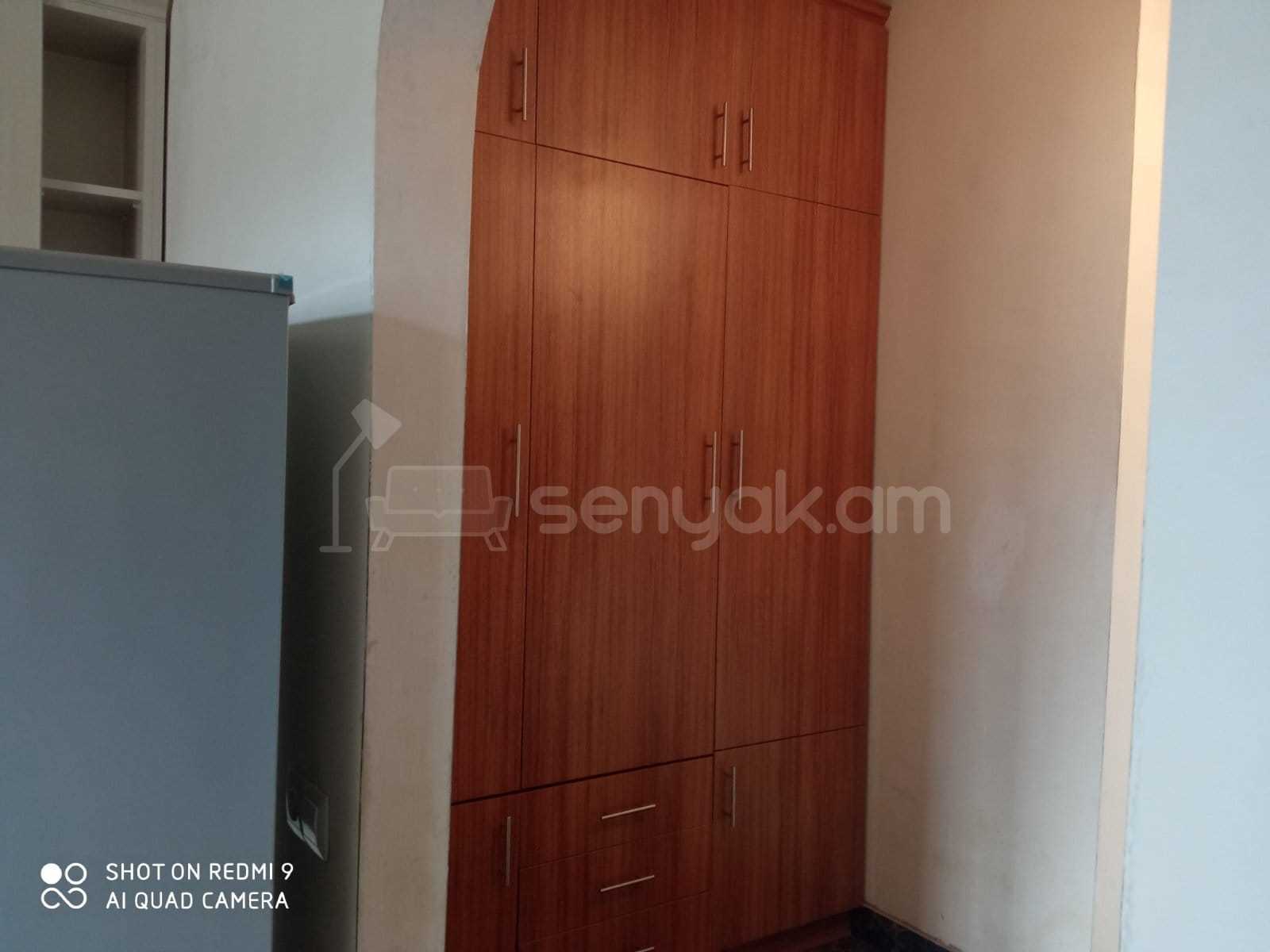 2 Սենյականոց Բնակարան Քարե Շենքում, 50քմ, 2/2 հարկ, Նորմալ Վիճակում, Կահավորված, Արևկող