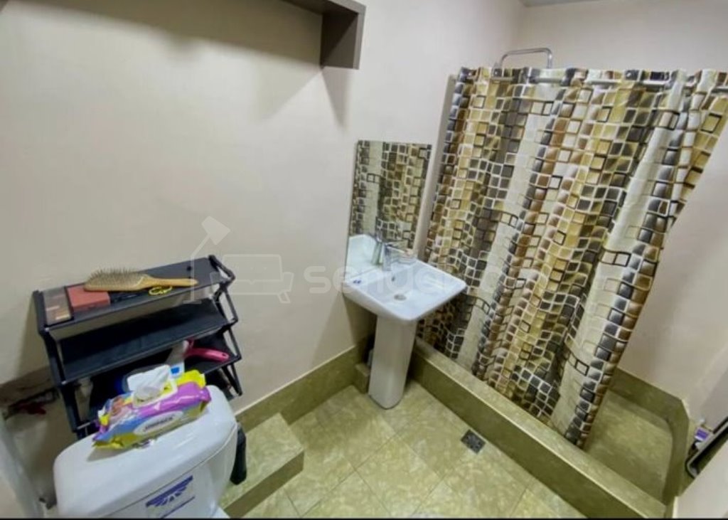 4 Սենյականոց Բնակարան Քարե Շենքում, 109քմ, 1/5 հարկ, Կապիտալ Վերանորոգված