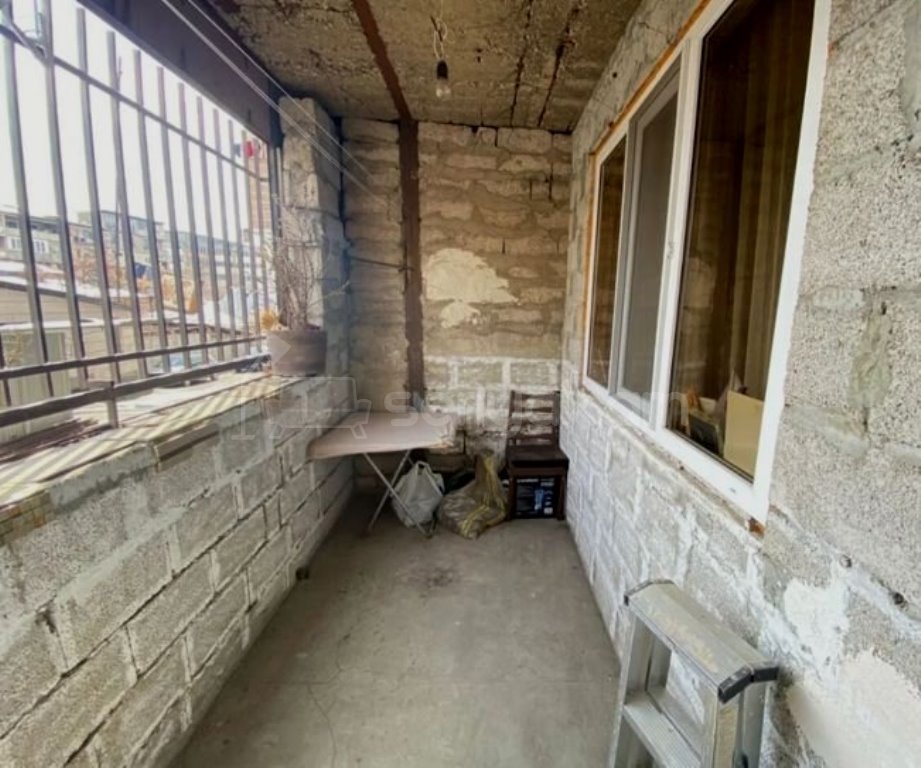 4 Սենյականոց Բնակարան Քարե Շենքում, 109քմ, 1/5 հարկ, Կապիտալ Վերանորոգված