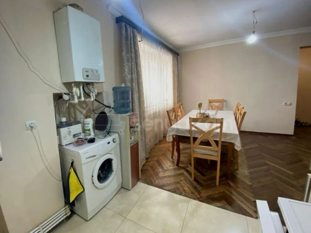 4 Սենյականոց Բնակարան Քարե Շենքում, 109քմ, 1/5 հարկ, Կապիտալ Վերանորոգված