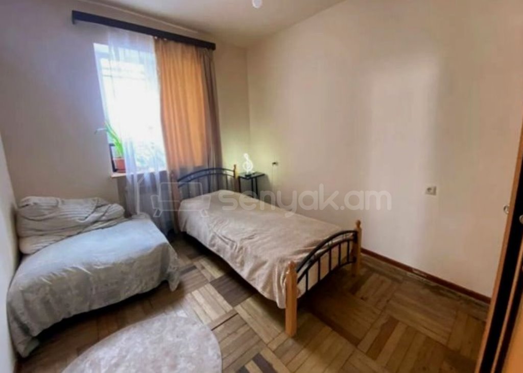 4 Սենյականոց Բնակարան Քարե Շենքում, 109քմ, 1/5 հարկ, Կապիտալ Վերանորոգված