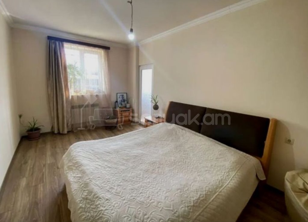 4 Սենյականոց Բնակարան Քարե Շենքում, 109քմ, 1/5 հարկ, Կապիտալ Վերանորոգված