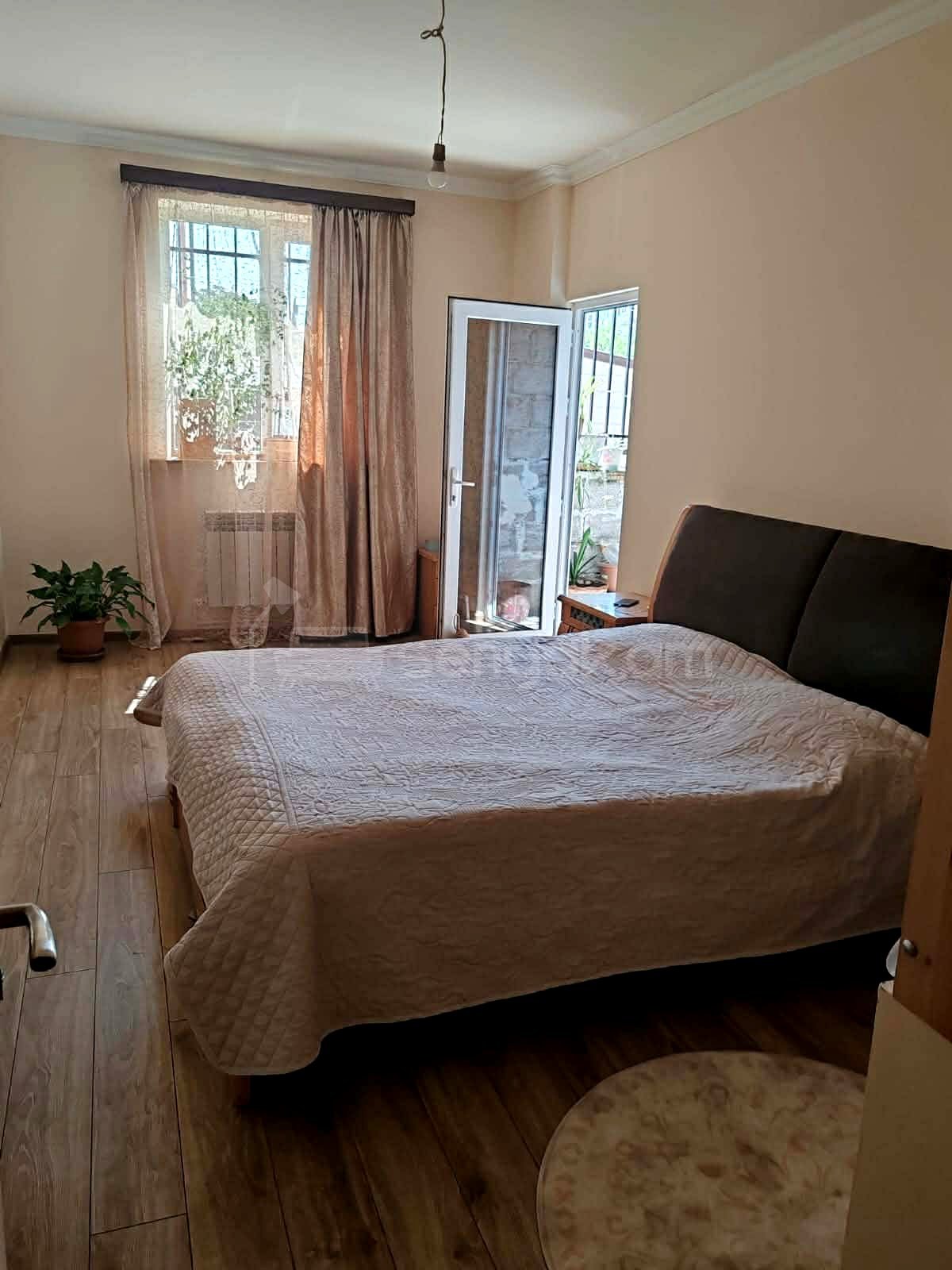 4 Սենյականոց Բնակարան Քարե Շենքում, 109քմ, 1/5 հարկ, Կապիտալ Վերանորոգված