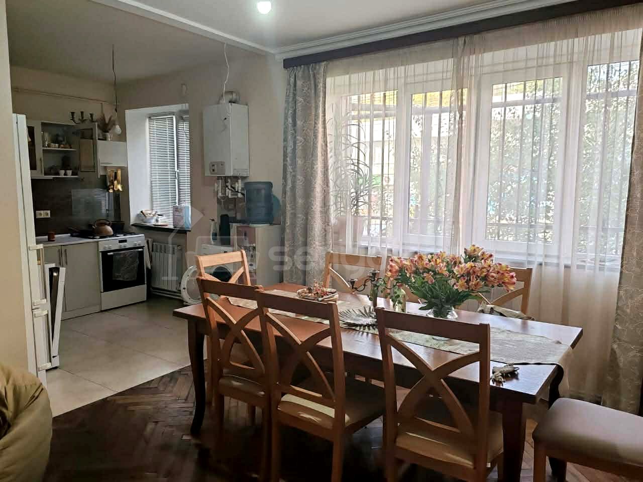 4 Սենյականոց Բնակարան Քարե Շենքում, 109քմ, 1/5 հարկ, Կապիտալ Վերանորոգված