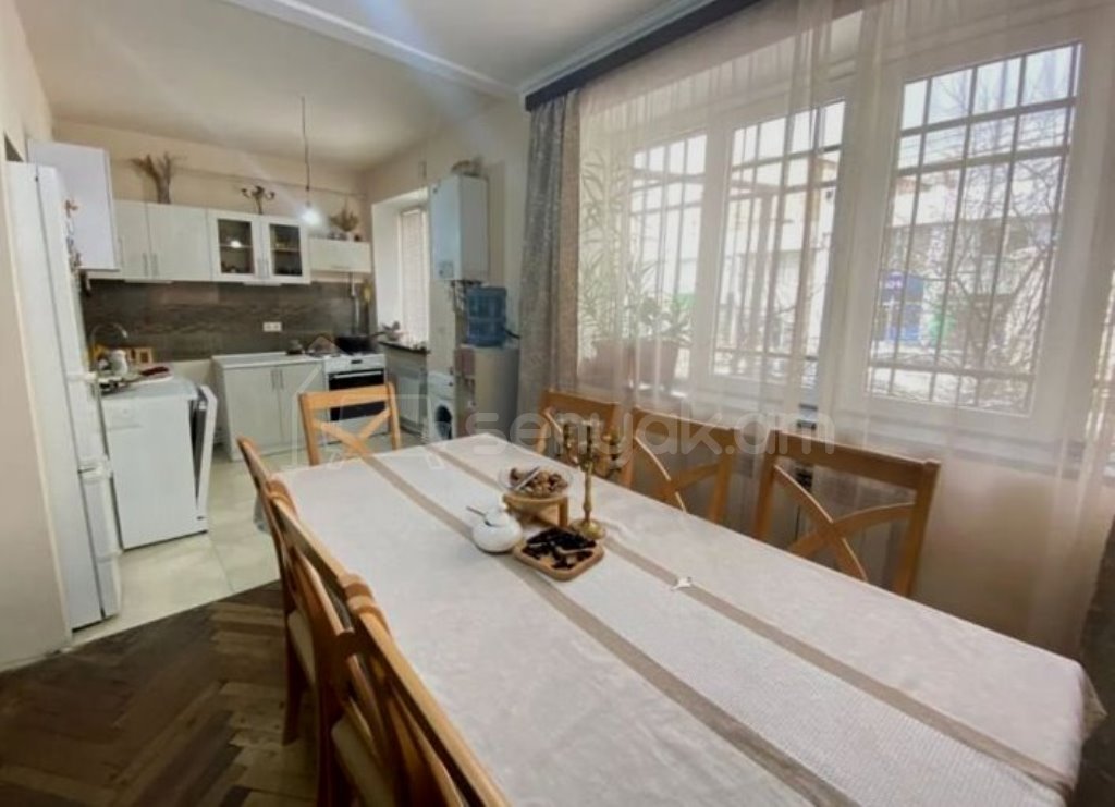 4 Սենյականոց Բնակարան Քարե Շենքում, 109քմ, 1/5 հարկ, Կապիտալ Վերանորոգված