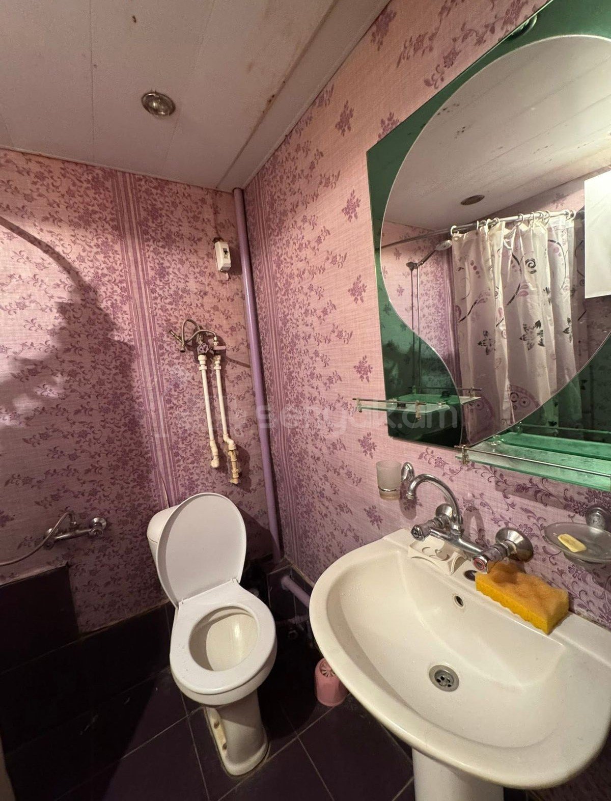 2 Սենյականոց Բնակարան Քարե Շենքում, 52քմ, 5/5 հարկ, Նորմալ Վիճակում