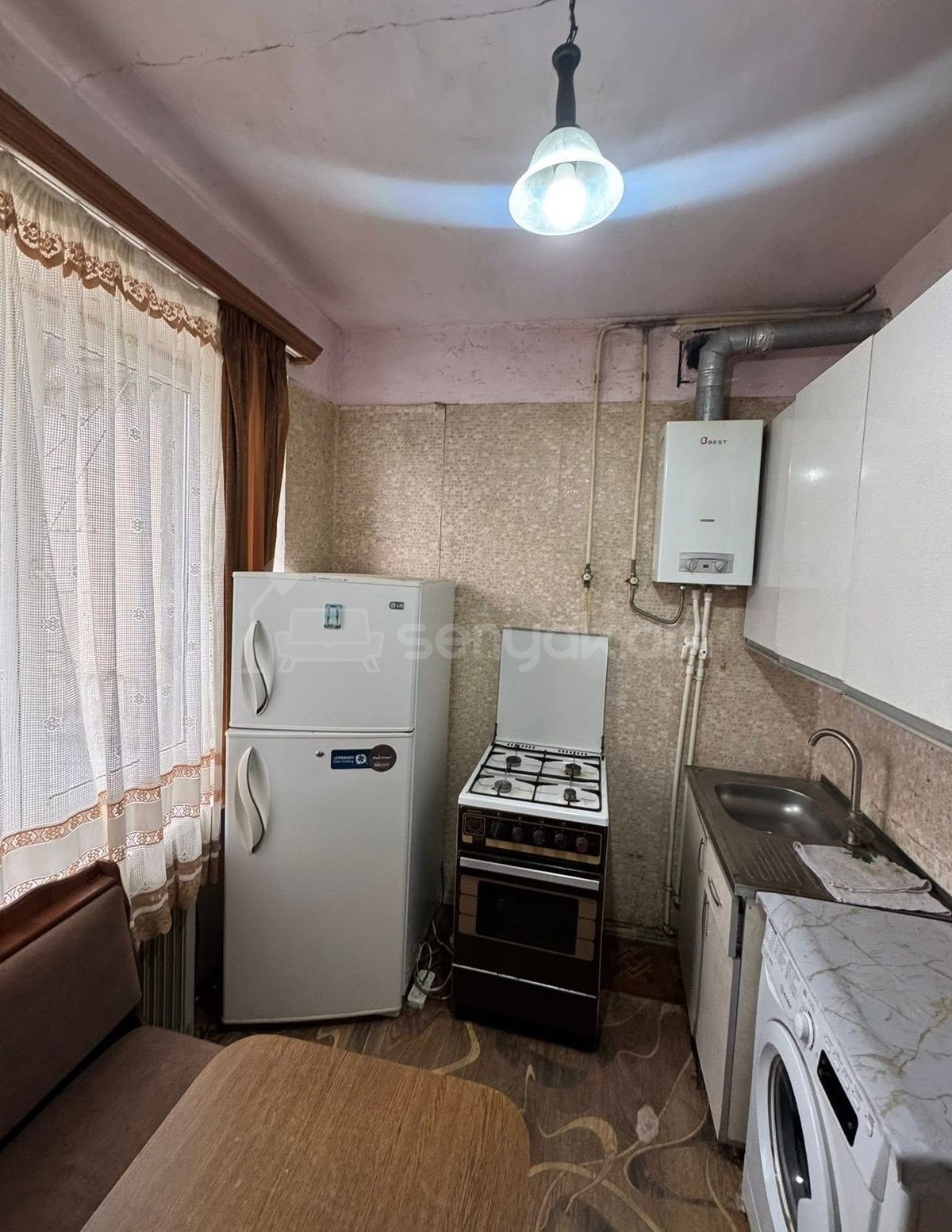 2 Սենյականոց Բնակարան Քարե Շենքում, 52քմ, 5/5 հարկ, Նորմալ Վիճակում