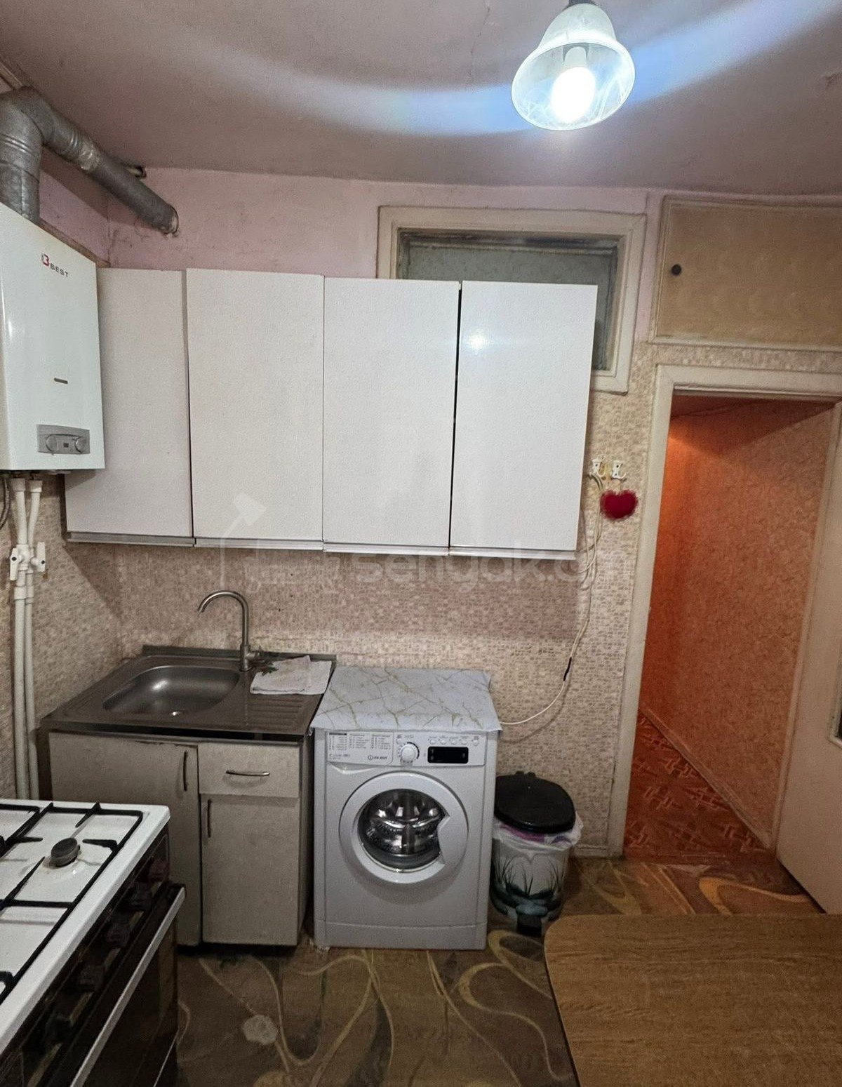 2 Սենյականոց Բնակարան Քարե Շենքում, 52քմ, 5/5 հարկ, Նորմալ Վիճակում