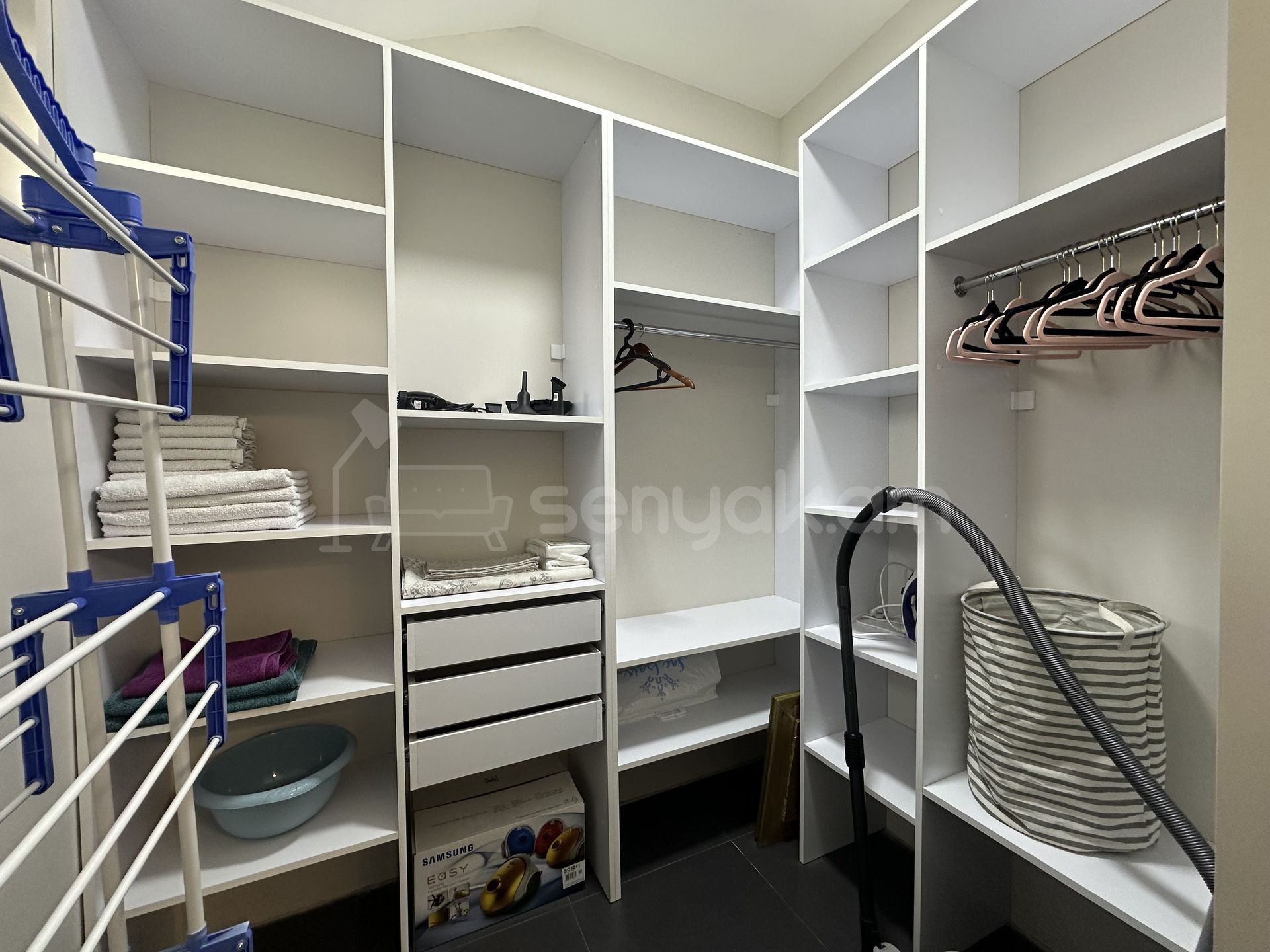 3 Սենյականոց Բնակարան Քարե Շենքում, 101քմ, 5/5 հարկ, Կապիտալ Վերանորոգված, Կահավորված