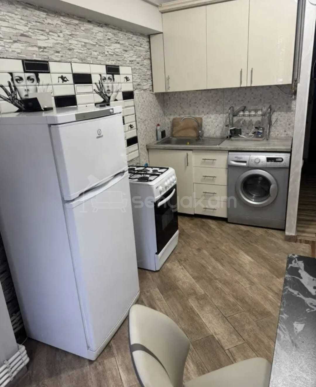 2 Սենյականոց Բնակարան, 40քմ, 2/9 հարկ, Նորմալ Վիճակում, Կահավորված, Արևկող