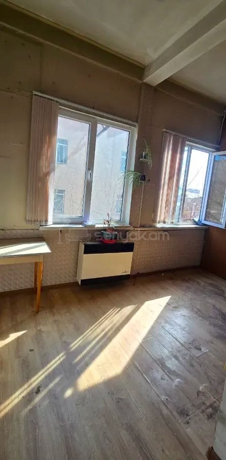 3 Սենյականոց Բնակարան Քարե Շենքում, 104քմ, 4/5 հարկ, Պետական Վիճակում