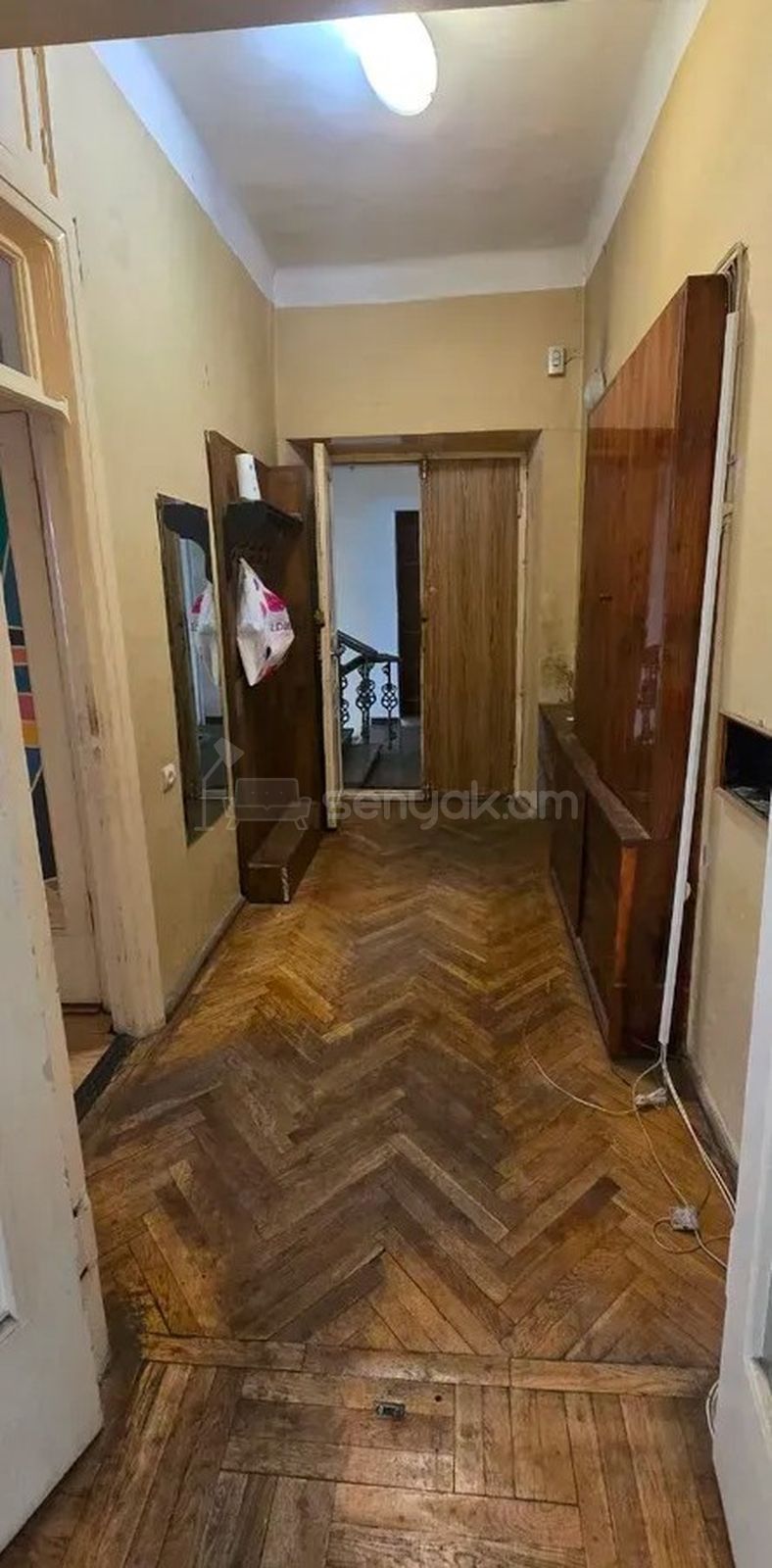 3 Սենյականոց Բնակարան Քարե Շենքում, 104քմ, 4/5 հարկ, Պետական Վիճակում