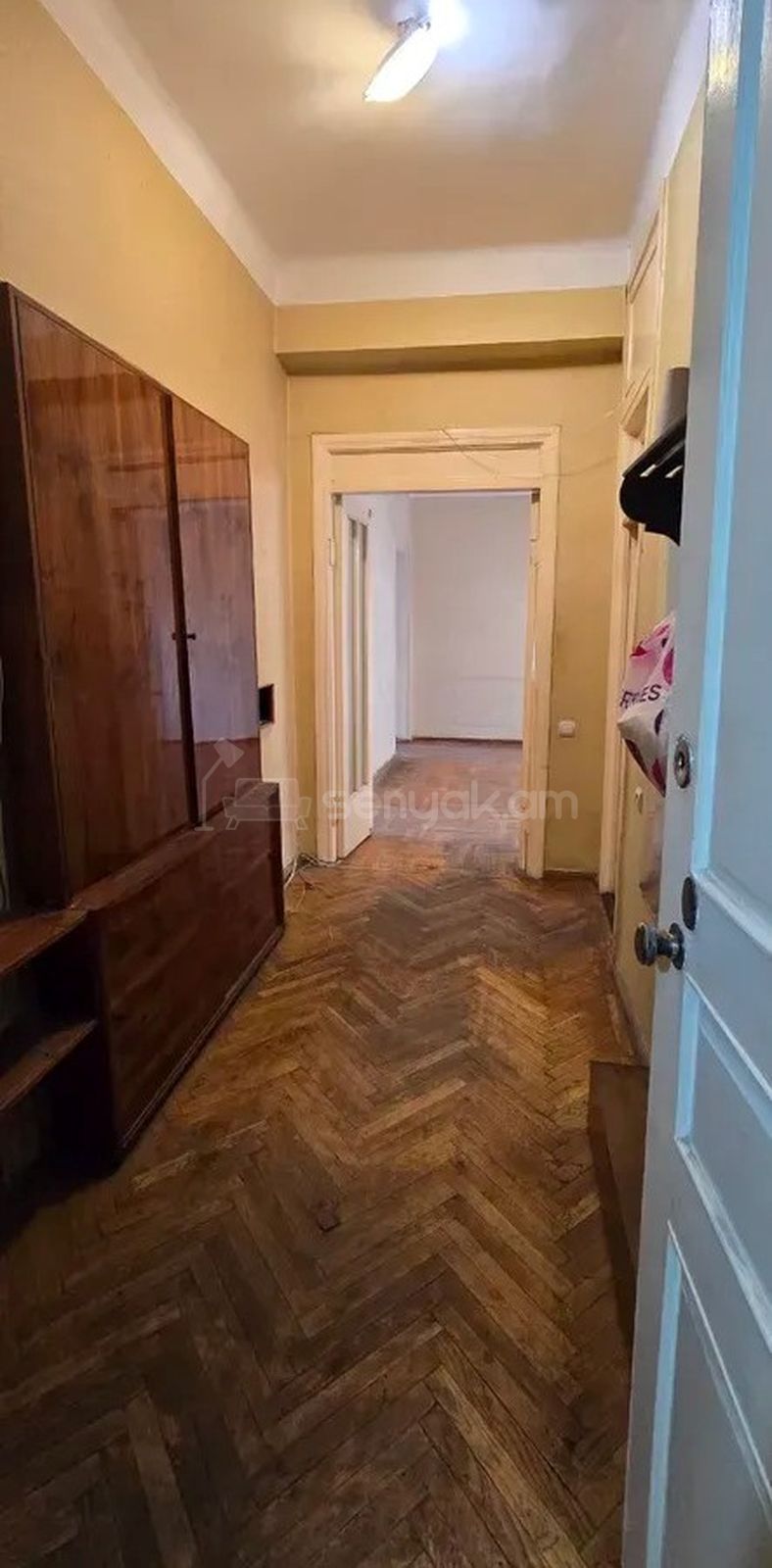 3 Սենյականոց Բնակարան Քարե Շենքում, 104քմ, 4/5 հարկ, Պետական Վիճակում