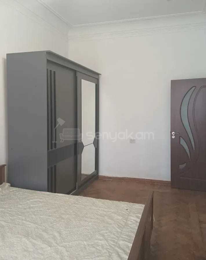 3 Սենյականոց Բնակարան Քարե Շենքում, 70քմ, 3/3 հարկ, Նորմալ Վիճակում, Կահավորված