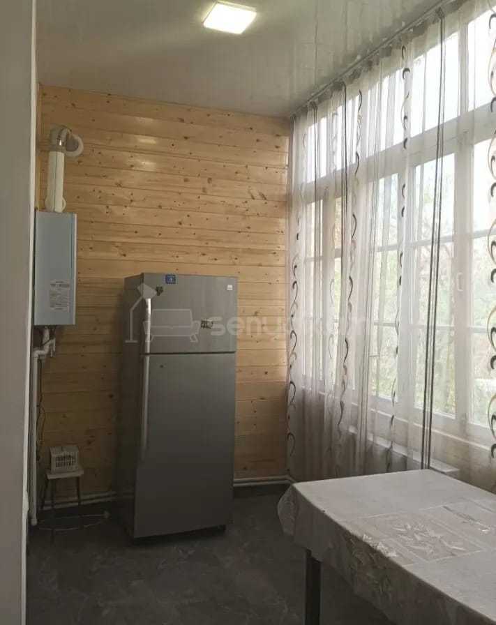 3 Սենյականոց Բնակարան Քարե Շենքում, 70քմ, 3/3 հարկ, Նորմալ Վիճակում, Կահավորված