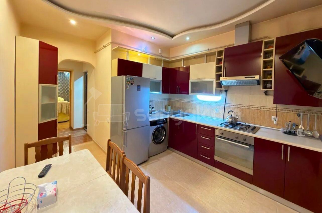 3 Սենյականոց Բնակարան Քարե Շենքում, 60քմ, 3/5 հարկ, Կապիտալ Վերանորոգված, Կահավորված, Արևկող