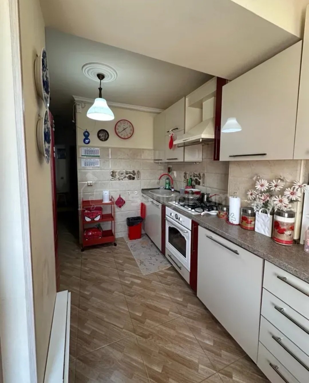 1 Սենյականոց Բնակարան Քարե Շենքում, 45քմ, 3/4 հարկ, Կապիտալ Վերանորոգված