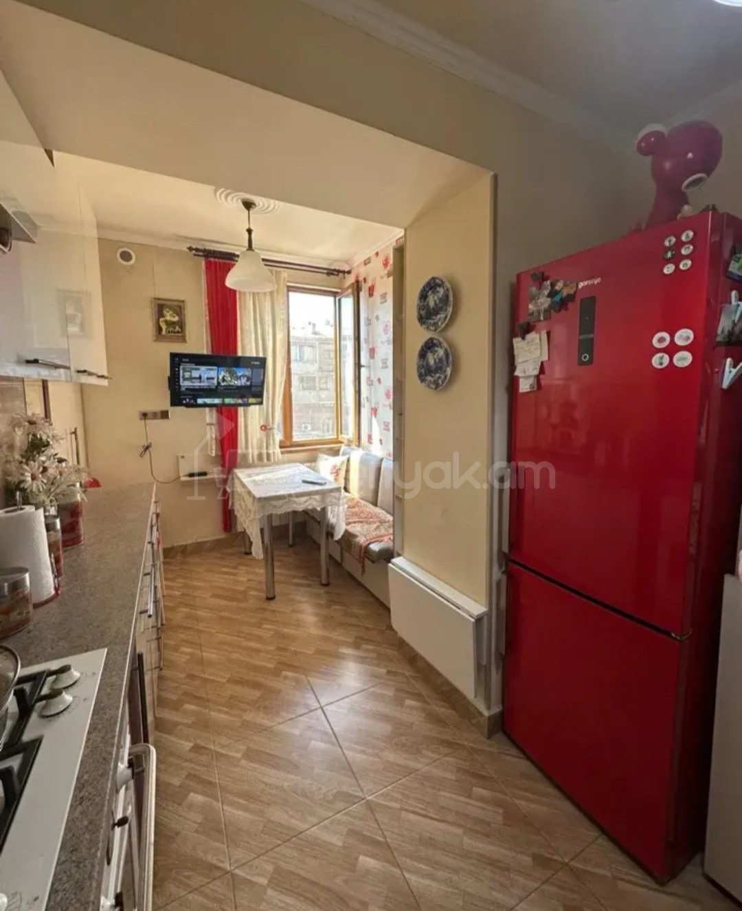 1 Սենյականոց Բնակարան Քարե Շենքում, 45քմ, 3/4 հարկ, Կապիտալ Վերանորոգված